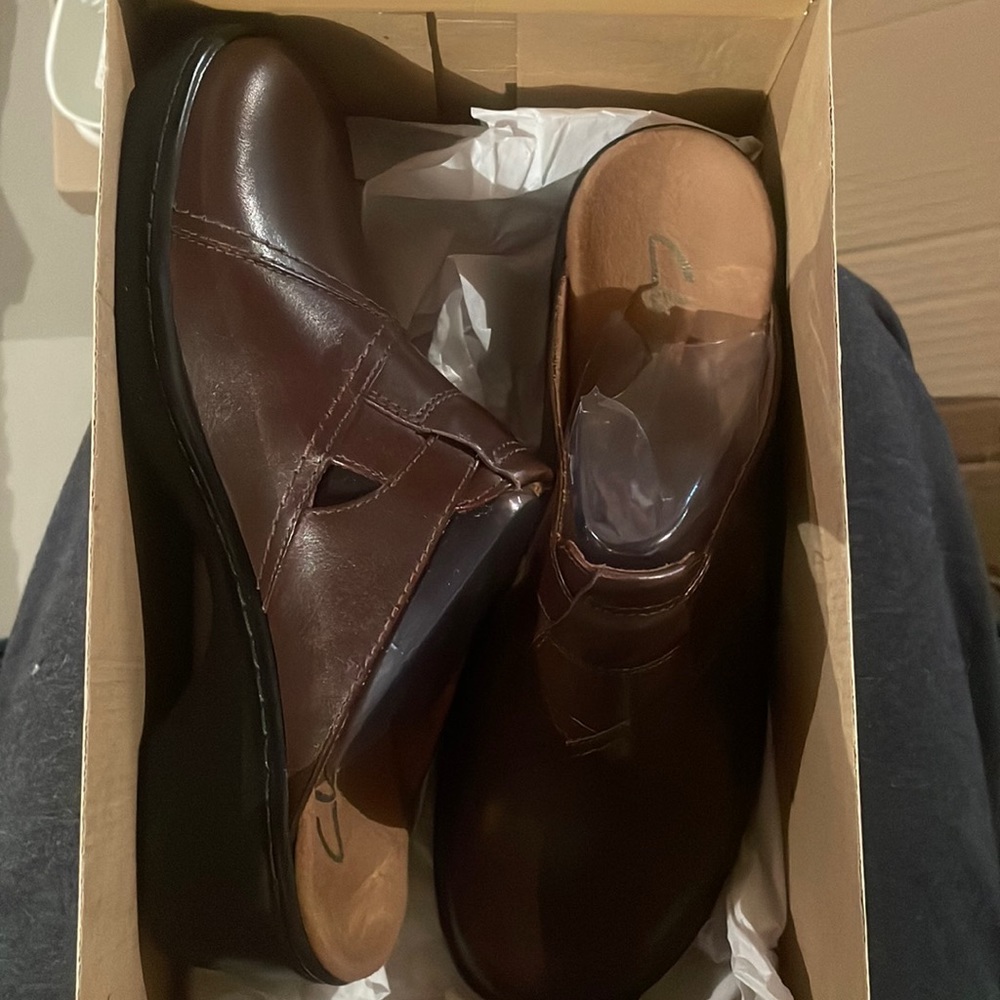 NWB Clark’s Clogs size 8